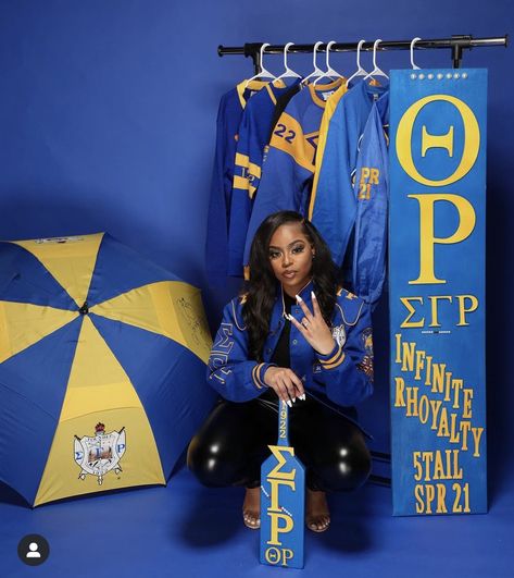 Sgrho Photoshoot Ideas, Sigma Gamma Rho Graduation Pictures, Sgrho Graduation Pictures, Sigma Gamma Rho Photoshoot, Sgrho Photoshoot, Sigma Gamma Rho Outfits, Sgrho Outfits, Sorority Photoshoot, Sorority Pictures