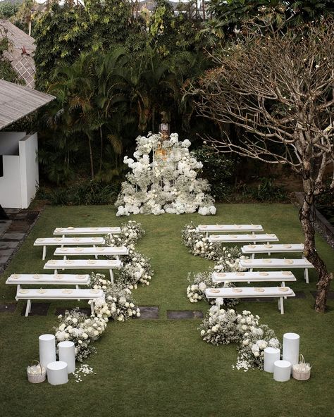 Are you looking for a unique and memorable experience for your wedding ceremony? How about trying something truly stylish 💫 Imagine being surrounded by your loved ones while you exchange vows in a romantic and intimate setting like this one. 😍 Small gathering, big love 🧡 Shoutout to our incredible vendors @longtableevents, @balieventhire, @palmsbali, and the entire dream team for this look! 👏💕 👰🤵@tess_keddie @timjames6 📍@arnalayabeachhouse 📋 @longtableevents 🎀🛋 @balieventhire 🌸 @sandatfl... Intimate Wedding Ceremony Indoors, Vow Ceremony Decor, Small Weddings Intimate, Ceremony Set Up, Small Ceremony Wedding, Small Backyard Wedding Ceremony, Small Romantic Wedding, Small Intimate Wedding Ceremony, Small Wedding Ideas Intimate