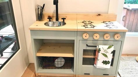 How To Build A Play Kitchen, Wood Toy Kitchen, Diy Play Kitchen Plans, Build Your Own Play Kitchen, Kid Kitchen Diy, Diy Wood Play Kitchen, Homemade Play Kitchen, Play Kitchen In The Kitchen, Diy Toy Kitchen Set For Kids