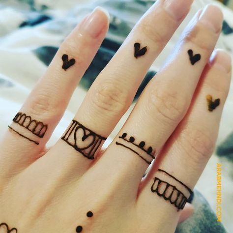 Simple Finger Mehndi Designs, Simple Finger Mehndi, Easy Henna Design, Small Henna Designs, Mehndi Design Easy, Small Henna, Easy Mehndi Design, Red Henna, Henna Designs For Kids