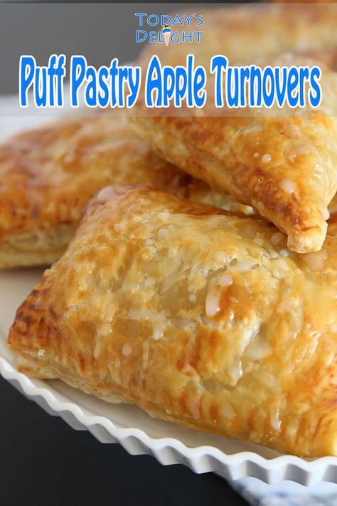 Puff Pastry Apple Turnovers are made with deliciously flaky puff pastry with cinnamon flavored diced apples. Apple Turnovers are easy to make. Delicious Easy Desserts, Puff Pastry Apple Turnovers, Puff Pastry Recipes Dessert, Puff Pastry Apple, Phyllo Dough Recipes, Pastry Puff, Pastries Recipes Dessert, Apple Puff Pastry, Turnover Recipes