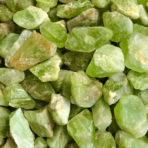 Peridot Raw Stone Peridot Crystal Aesthetic, Peridot Aesthetic, Green Rocks, Stone Aesthetic, Chakra Pendulum, Raw Peridot, Peridot Birthstone, Power Bracelet, Peridot Color