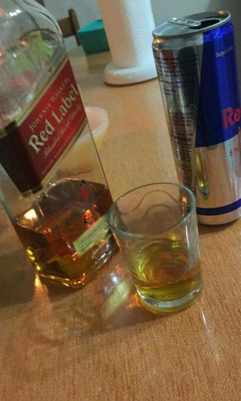 Alcohol With Friends, Fake Alcohol Story, Alcohol Photos, Johnnie Walker Red Label, Alcoholic Drinks Pictures, Pretty Alcoholic Drinks, Alcholic Drinks, Alcohol Party, Alcohol Aesthetic