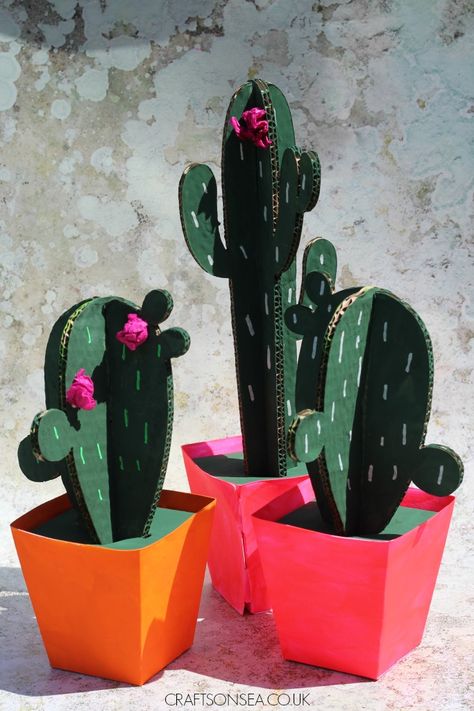 CACTUS CRAFT DIY #cactus #diy #diyproject #cardboard #summerstyle Cardboard Cactus, Den Mrtvých, Diy Karton, Carton Diy, Wooden Creations, Paper Cactus, Diy Cactus, Cactus Craft, Cardboard Letters