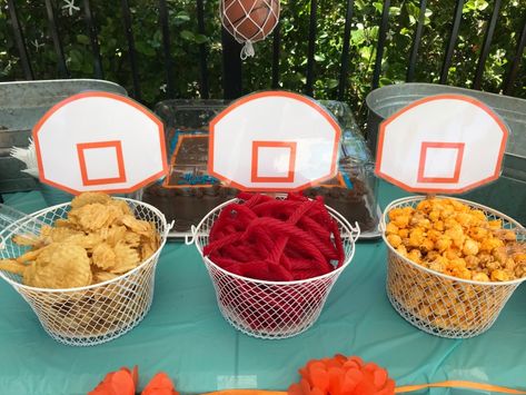 Basketball Party Snacks, Basketball Themed Snacks, 2nd Birthday Sports Theme, Boys Basketball Birthday Party Ideas, Space Jam Party Ideas, Basketball Themed Food, Space Jam 1st Birthday Party, Basketball Charcuterie Board, Kobe Bryant Birthday Theme