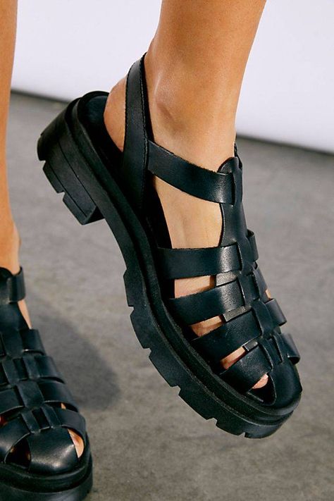 Fisherman Sandals Outfit, Fisherman Style, Fisherman Sandals, Sandals Outfit, Trending Sandals, Chunky Platform, Fashion People, Mode Inspo, Sandals Summer