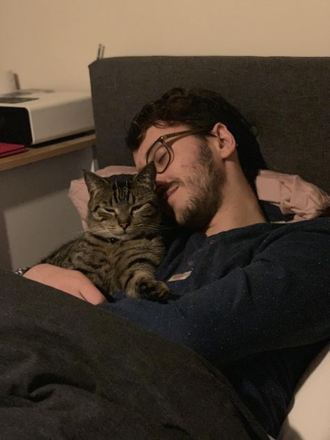 My boyfriend says he isnt a cat person... Boyfriend Who Isnt My Boyfriend, My Bf Pfp, Boyfriend Pfp, Bf Pfp, I Heart My Boyfriend, I Love My Bf, Men With Cats, Sleeping Man, Cat Cuddle