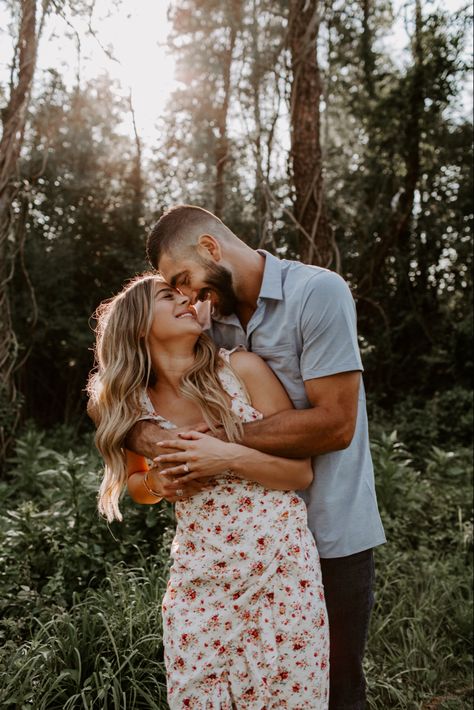 Couple Picture Outfits Summer, Summer Time Engagement Photos, Engagement Photo Outdoor, Springtime Engagement Photos, Forest Engagement Photos Outfit, Engagement Photos Outfits Forest, Engagement Session Outfits Summer, Engagement Photoshoot Outfit Summer, Engagement Photo Sessions