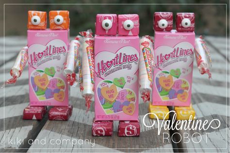 101 Ideas for Valentine's Day - Meet Penny Valentines Robots, Creative Valentines Day Ideas, Kid Friendly Party, Valentines Class Party, Valentines Snacks, Valentinstag Party, Class Valentines, Preschool Valentines, Valentines Printables Free