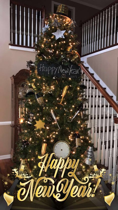 New Years themed tree New Years Eve Tree Ideas, New Years Tree Decoration, January Tree Decorating Ideas, New Year’s Eve Christmas Tree, New Years Tree Ideas, New Years Christmas Tree, Holiday Trees Year Round, Nye Tree, New Years Eve Tree