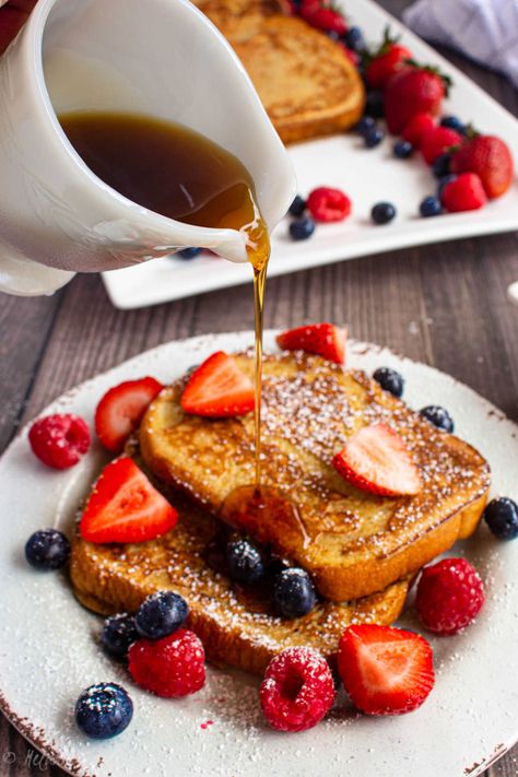 plate of french toast with fresh fruit and sugar with syrup being poured on top Oven French Toast, Kala Namak, Vegan French Toast, Plant Based Recipes Breakfast, Vegan French, Vegan Summer Recipes, French Toast Casserole Recipes, Vegan Breakfasts, Breakfast Cafe