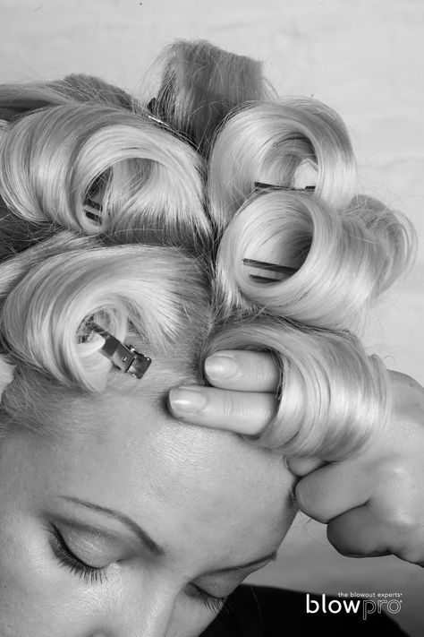 Wedding Hairstyles Short Hair, Cabelo Pin Up, Cabelo Ombre Hair, Vintage Hairstyle, Hairstyle Wedding, Makeup Tip, Hairstyles For, Pin Curls, Pin Up Hair