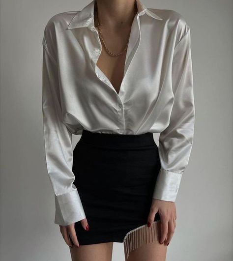 White Satin Shirt Outfit, Satin Shirt Outfit, White Satin Shirt, Satin Blouse Outfit, White Satin Blouse, White Shirt Outfits, Looks Chic, Blouse Outfit, Kpop Fashion Outfits