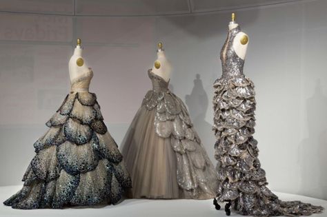 Manus X Machina Fashion, Manus X Machina, Gala Themes, Met Gala Outfits, Met Gala Dresses, Wallpaper Magazine, Art Textiles, The Met Gala, Costume Institute