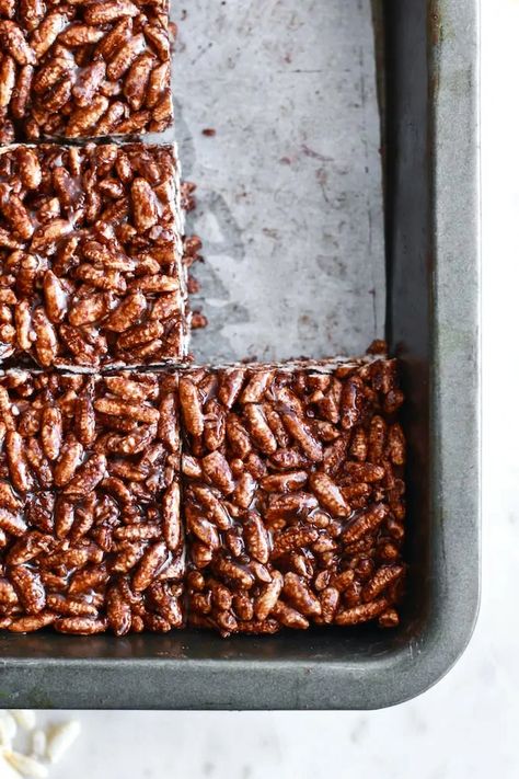 Healthy Rice Crispy (Krispie) Treats with Cocoa | Nutrition in the Kitch Rice Puff Recipes, Rice Crispy Squares, Healthy Cocoa, Squares Recipes, Healthy Road Trip Snacks, Rice Crispie, Rice Snacks, Healthy Rice, Square Recipes