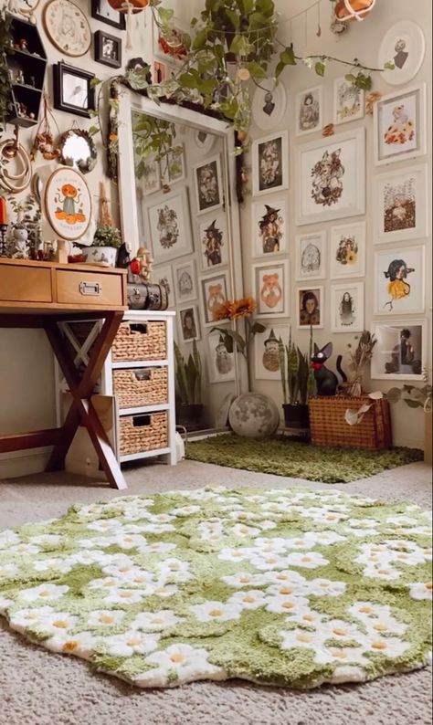 Soft Cottage Core Aesthetic Bedroom, Cottagecore Aesthetic Dorm Room, Cottage Core Closet Ideas, Cottagecore Bedroom Rugs, Moss Wall Bedroom Aesthetic, Aesthetic Cottagecore Bedroom, Cottagecore Bedroom Aesthetic Ideas, Garden Core Bedroom, Cottagecore Ceiling Decor