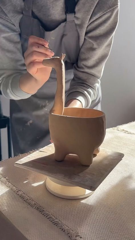 Ceramics Videos | Slabbuilt spiral mug by @mwypottery | Instagram Giraffe Pottery, Handbuilt Mug, Air Dry Clay Vase, Vase Tutorial, Ceramics Videos, Pottery Spoons, Handbuilt Pottery, Match Striker, Pottery Videos