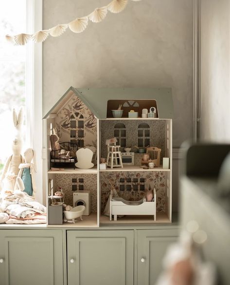 Dollhouse Hack, Maileg House, Maileg Furniture, Maileg Doll House, Ikea Dollhouse, Doll House Plans, Room Styles, Doll House Crafts, Toy House