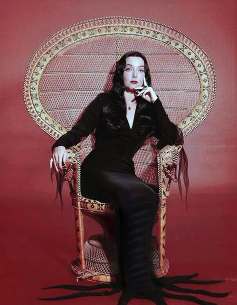 All sizes | Morticia Addams | Flickr - Photo Sharing! Addams Family Morticia, Addams Family Tv Show, Los Addams, Morticia And Gomez Addams, Caroline Jones, Charles Addams, Gomez And Morticia, Gomez Addams, Carolyn Jones