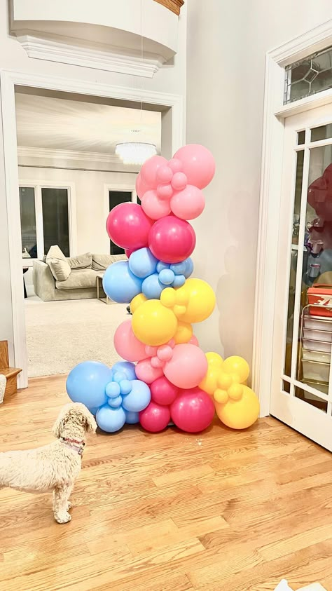 Did you know you could turn any garland into a freestanding garland?? My clients LOVE the flexibility freestanding garlands give. Perfect… | Instagram Freestanding Balloon Garland, Free Standing Balloon Garland, Balloon Garland Stand, Ballon Ideas, Standing Balloon, Balloon Colors, Balloon House, Southern Grace, Balloon Installation