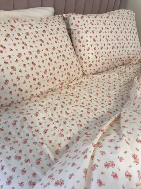 Coquette Sheets, Floral Sheets Bedding, Bedding Coquette, Coquette Bedding, Cute Bed Sheets, Pink Bed Sheets, 80s Room, Floral Bedroom, Retro Living Rooms