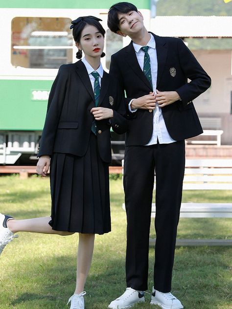 British High School, College Uniform, High School Uniform, Korean Student, School Uniform Outfits, Korean Best Friends, Boys School Uniform, Aesthetic Outfit Ideas, Drawing Anime Clothes