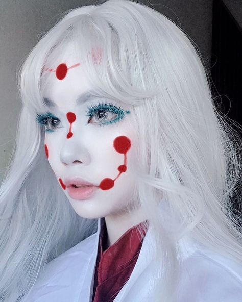 I tried my hand at cosplaying the spider mom from kimetsu no yaiba!! She’s a beau and a tormented soul .. 😭 Products use Tormented Soul, Cosplay Ideas Women, Anime Cosplay Makeup, Anime Makeup, Halloween Makeup Inspiration, Anime Halloween, Epic Cosplay, Idee Cosplay, Creative Makeup Looks