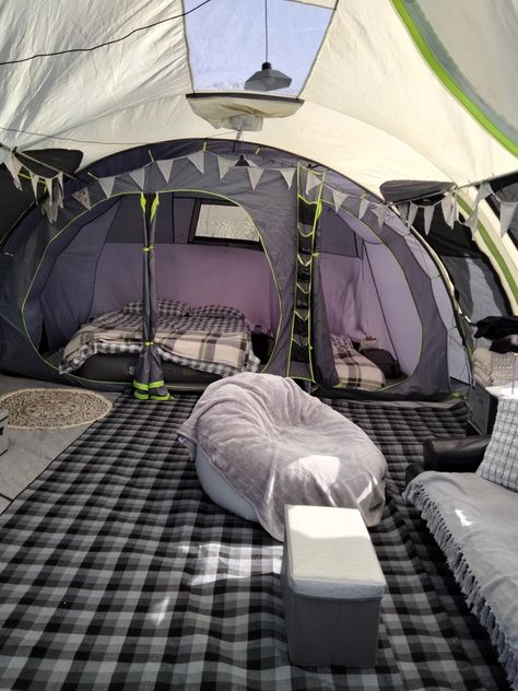 Comfy Tent Camping, Tent Camp Site Set Up Ideas, Summer Camp Cabin Interior, Cute Tent Ideas Camping, Big Tents For Camping, Camping Tent Aesthetic, Cute Camper Interior, Camping Tent Decorating Ideas, Tent Set Up Ideas Inside