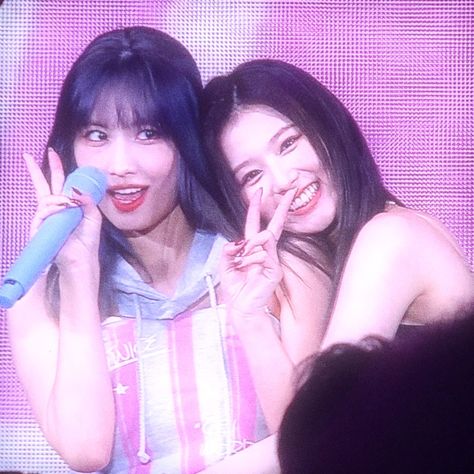 Samo Icon, We Love Each Other, Sana Momo, Twice Kpop, Twice Sana, Hirai Momo, Set Me Free, Beautiful Person, Best Couple