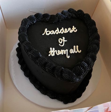 Baddest Of Them All Cake, Black Heart Birthday Cake, Birthday Cake Baddie, 20 Cake Birthday, Cakes 21st Birthday, Black Bday Cake, Birthday Cake Aesthetic Black, Baddie Birthday Cake, Black Heart Cake