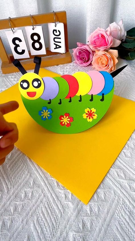 Circle Caterpillar Craft, How To Make Caterpillar Craft, Caterpillar Paper Craft, Catapiller Crafts, Simple Art And Craft For Kindergarten, Caterpillar Kindergarten, Caterpillar Crafts For Kids, Paper Caterpillar Craft, Caterpillar Craft Preschool