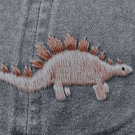 Easy Diy Sewing Projects, Ellie Sattler, Clothes Embroidery Diy, T-shirt Broderie, Hand Embroidery Projects, Bbq Area, Embroidery On Clothes, Cute Embroidery, Simple Embroidery