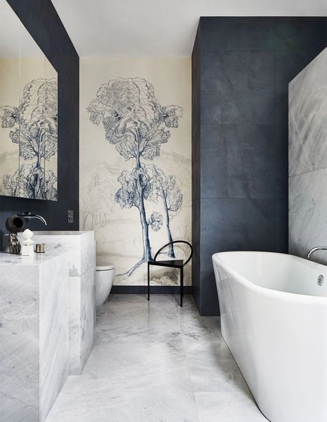 Modern Parisian Interior Bathroom, Modern French Bathroom Design, English Bathroom, Parisian Bathroom, Bathroom Upstairs, Parisian Interior, Bad Inspiration, Built In Furniture, Interiors Design