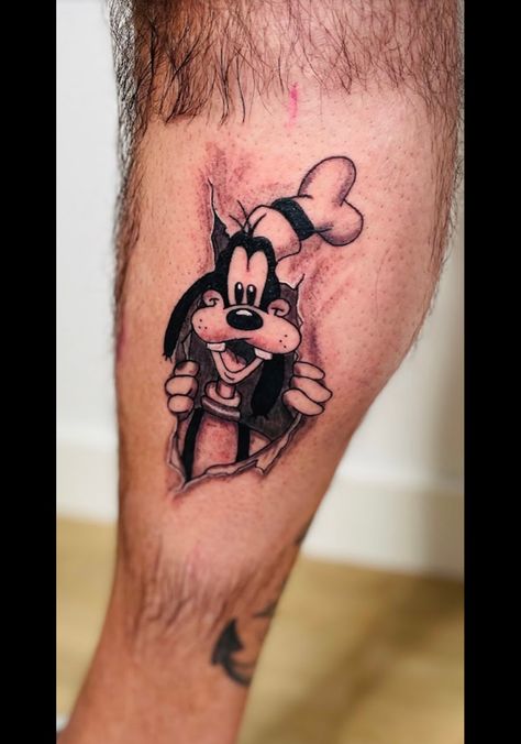 Disney Tattoos Mickey, Goofy Tattoos, Mickey Mouse Tattoo, Disney Sleeve Tattoos, Mouse Tattoos, Goofy Disney, Cartoon Character Tattoos, Leg Sleeve Tattoo, Disney Tattoos