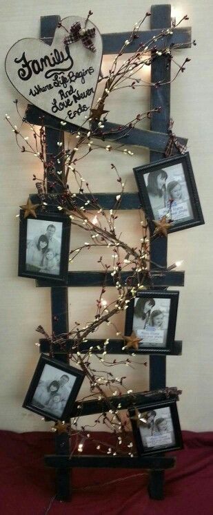 Unique Picture Wall Ideas, Picture Ladder Wedding, Primitive Ladder Decor, Diy Wooden Ladder Decor, Ladder Crafts Wooden, Christmas Ladder Decor Ideas, Holiday Ladder Decor, Decorating Stockings Christmas, Ladder On Wall Decor