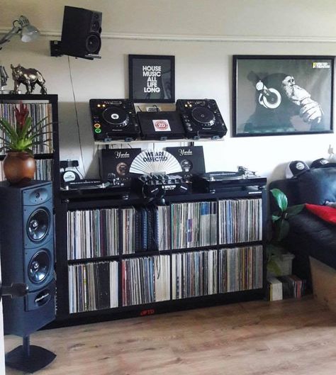 Dj Studio Room Ideas Dj Setup, Bedroom Studio Ideas, Dj Setup Ideas Home, Dj Studio Room Ideas, Studio Ideas Music, Dj Bedroom, Music Setup, Home Recording Studio Setup, Recording Studio Setup