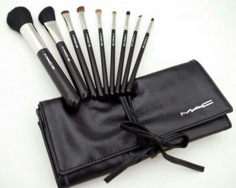 * Mac Makeup Brushes Set, Mac Brush, Mac Makeup Brushes, Mac Make Up, Mac Brushes, Mac Powder, Makeup Is Life, Mac Makeup, Make Me Up