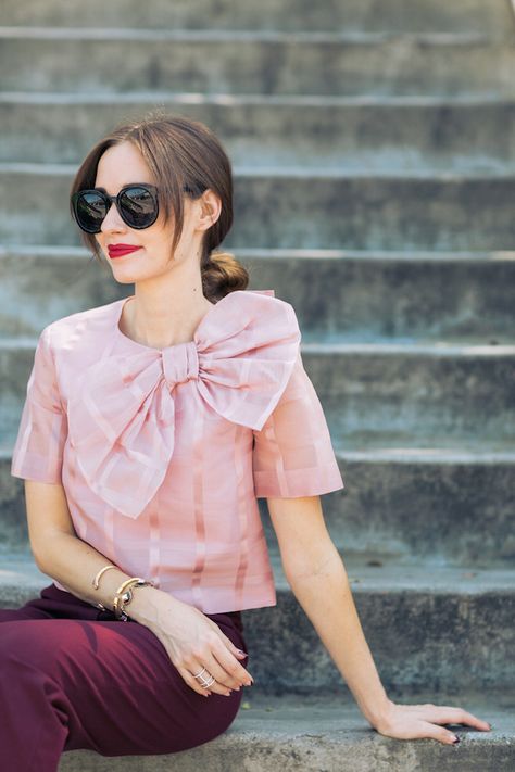 oversized bow blouse on M Loves M los angeles fashion blogger @marmar Classy Attire, Tops Outfit, Office Wardrobe, Prep Style, Moda Chic, Bow Blouse, Big Bows, Pink Outfits, How To Pose