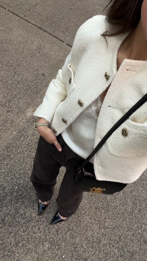 Tweed Jacket Outfit Casual, Boucle Jacket Outfit, Chanel Jacket Outfit, Style Tweed Jacket, Tweed Blazer Outfit, Tweed Jacket Style, White Jacket Outfit, Summer Evening Outfit, Fashion Inspo Spring