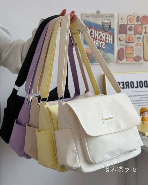 [ Save & Follow Up Link 🖇️ ] . . . #Unitedkingdom #Viralpin #PintrestUk #baginUk #Bagsforgirls #Bags Travel White, Bag For Camping, Desain Tote Bag, Tas Mini, Stylish School Bags, My Style Bags, Diy Bag Designs, Tas Fashion, Side Bag