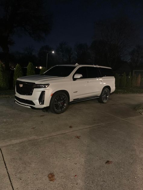 White Truck Aesthetic, Cadillac Escalade Aesthetic, 2023 Cadillac Escalade, Escalade V, Kardashian Cars, Luxury Suv Cars, Latina Vibes, Black Cadillac, Luxury Cars Range Rover