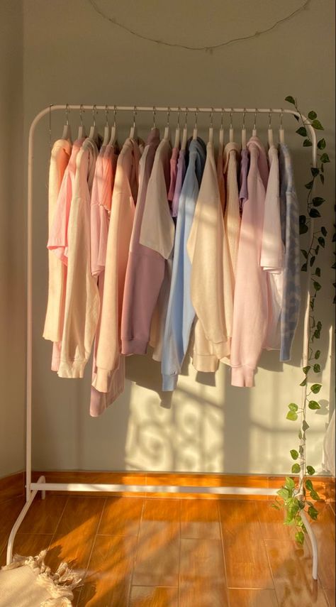 on amazon for just 20$ Clothing Rack Bedroom, Diy Room Decor For Teens, Garment Rack, Room Redesign, Bilik Tidur, Pinterest Room Decor, غرفة ملابس, Cozy Room Decor, Cute Bedroom Decor