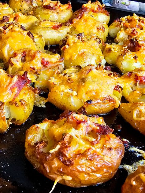 This cheesy smashed potatoes recipe is an irresistible oven roast of melted cheese and crispy bacon over tender crunchy baby potatoes! Smash Roasted Potatoes, Cheesy Smashed Red Potatoes, Crispy Cheese Potatoes, Cheesy Smashed Potatoes, Smashed Baby Potatoes, Smashed Potatoes Baked, Oven Potatoes, Crunchy Baby, Making Roast Potatoes