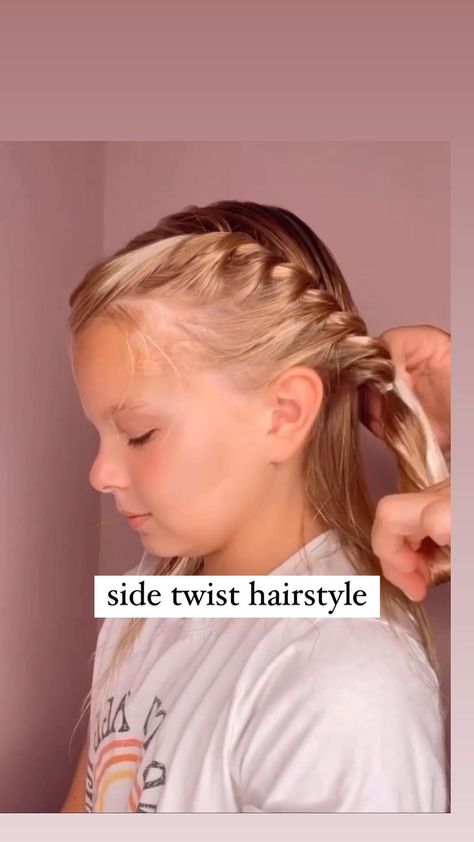 EASY SIDE TWIST HAIRSTYLE ❤️ It’s Victoria’s birthday, so I’m sharing one of her favorite hairstyles. This is a simple and easy side twist… | Audrey McClelland (@audreymcclellan) su Instagram Side Twist Hairstyles Simple, Side Twist Hairstyles, Slicked Back Hairstyles, Twist Hairstyle, Side Twist, Hair Half Up Half Down, Side Braid Hairstyles, Braid Inspiration, Hair Half Up