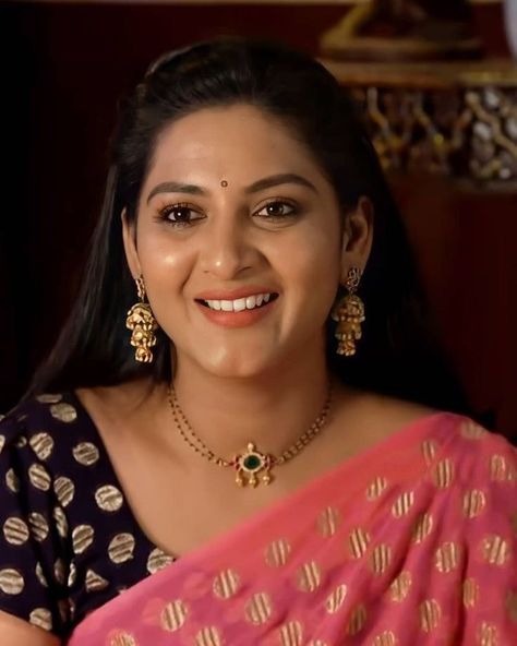 Pallavi Ramisetty, Telugu Serial Actress, Husband Photos, Black Beads Mangalsutra Design, Gold Jewelry Outfits, Choker Necklace Designs, Serial Actress, Pearl Jewelry Design, Gold Jewelry Simple Necklace