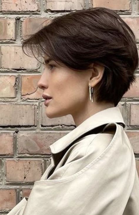 Boycut For Women Straight Hair, Pixie Thick Wavy Hair, Short Crop Hair Women, Boycut Hairstyle Woman, Elegant Pixie Cut, Pixie Haircut Bangs, Shorts Haircuts For Women, Crop Hairstyles For Women, Boycut For Women