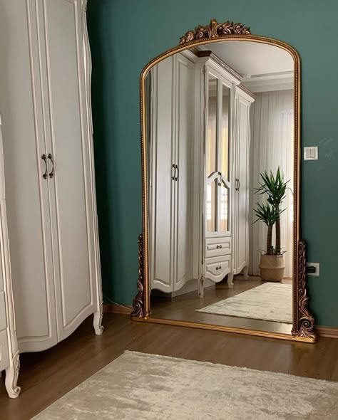 Standing mirror decor