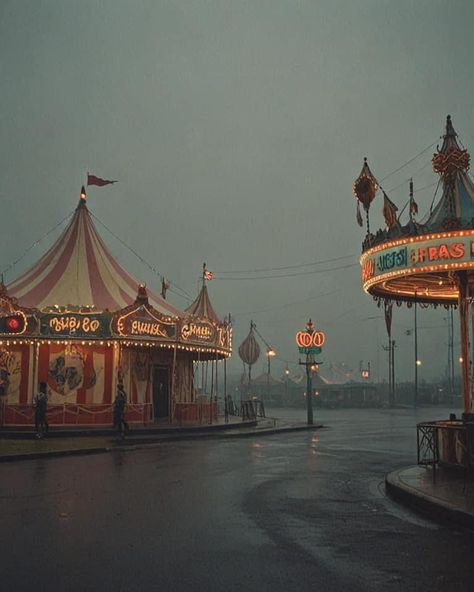 Old Amusement Park, Old Carnival Aesthetic, Victorian Circus Aesthetic, Circus Aesthetic Dark, Circus Clown Aesthetic, Halloween Carnival Aesthetic, Traveling Circus Aesthetic, Abandoned Amusement Park Aesthetic, Vintage Carnival Aesthetic