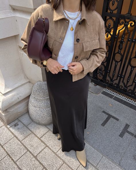 Suede & Burgundy 🍂 This outfit deserved another spot on the grid. Jacket @nextofficial Skirt @hushofficial T shirt @cosstores Boots @vinted @primark Bag @zara Chain & earrings @oreliajewellery #autumnoutfit #fallfashion #suedejacketstyling #suedejacketoutfits #satinmaxiskirt #AW24 #classystreetweargirls #streetstyleinspo #hushcreator #inHush Suede Beige Boots Outfit, Beige Suede Boots Outfit, Zara Boots Outfit, Suede Shirt Outfit, Suede Bag Outfit, Beige Boots Outfit, Suede Boots Outfit, Beige Suede Boots, Primark Bags