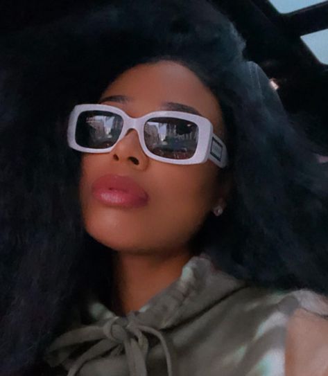 Female Rapper Lady London Drops Fiyah Freestyle Lady London Rapper, How To Rap, Lady London, London Lights, Female Rappers, Hip Hop Culture, Fell In Love, I Fall In Love, Square Sunglasses Women